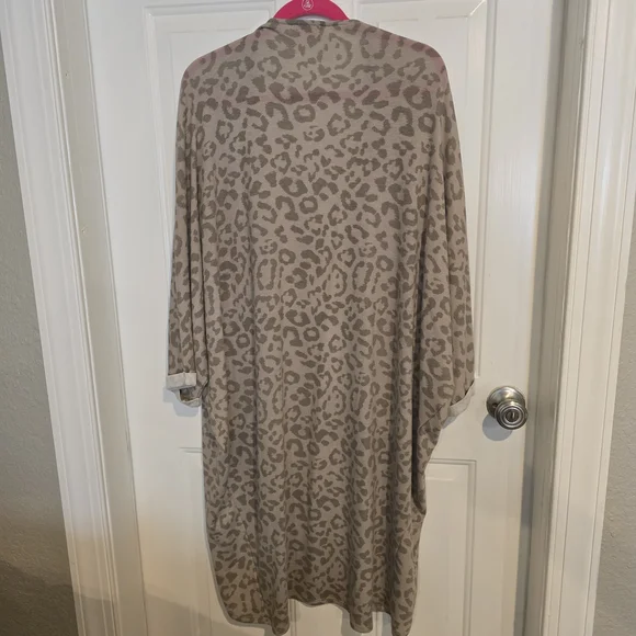 Leopard Print Open Front Kimono - Picture 2 of 2